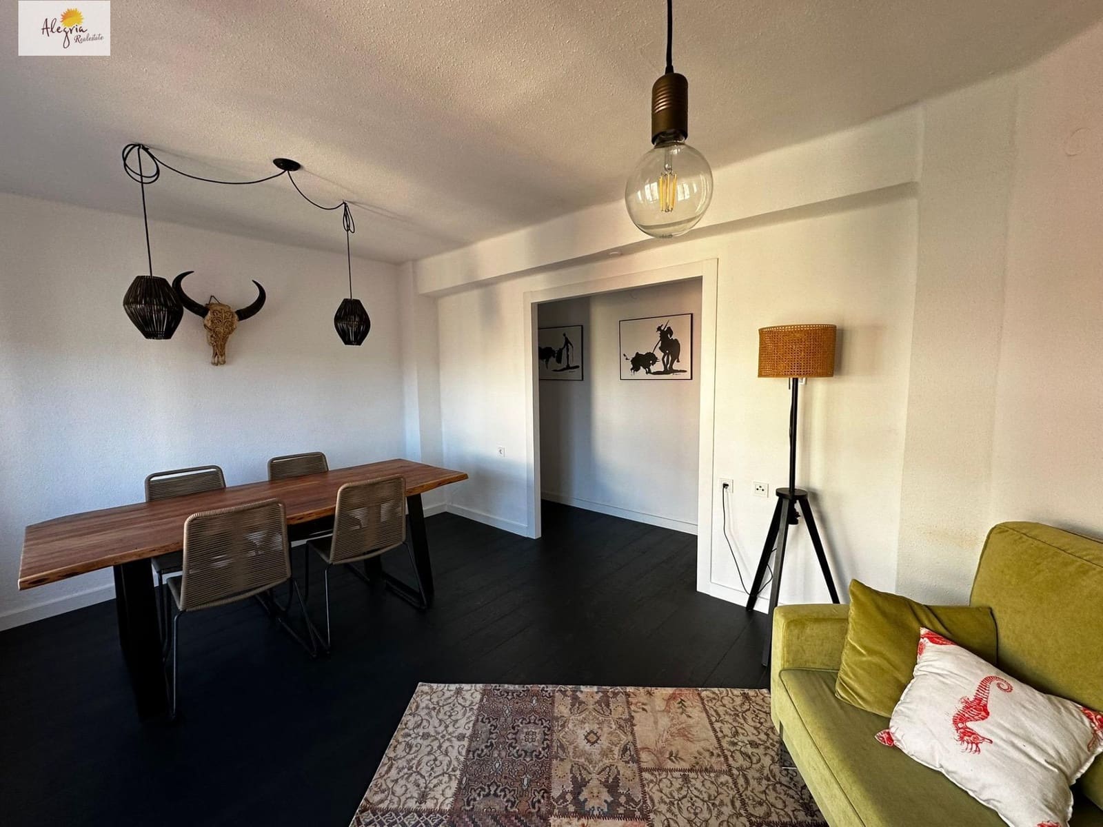 2 bedroom Apartment for rent in Valencia city - € 1,300 (Ref: 9353698)