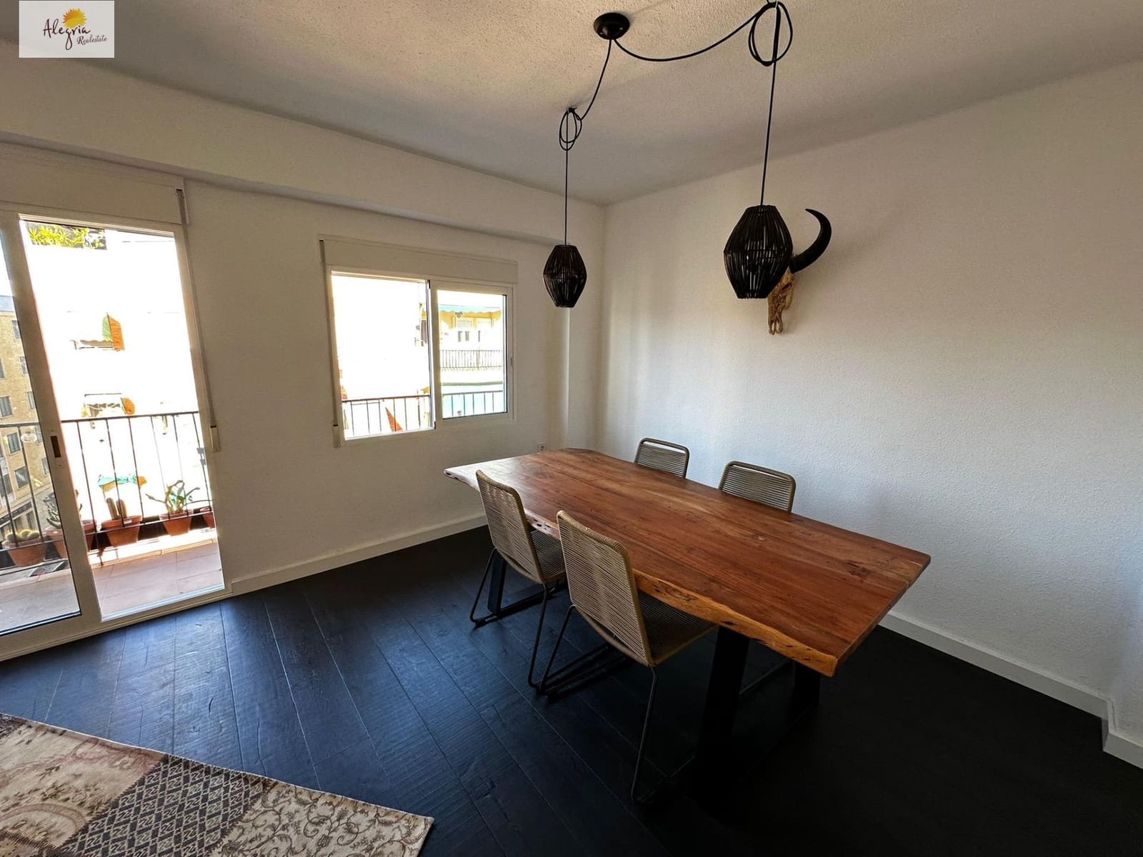 2 bedroom Apartment for rent in Valencia city - € 1,300 (Ref: 9353698)