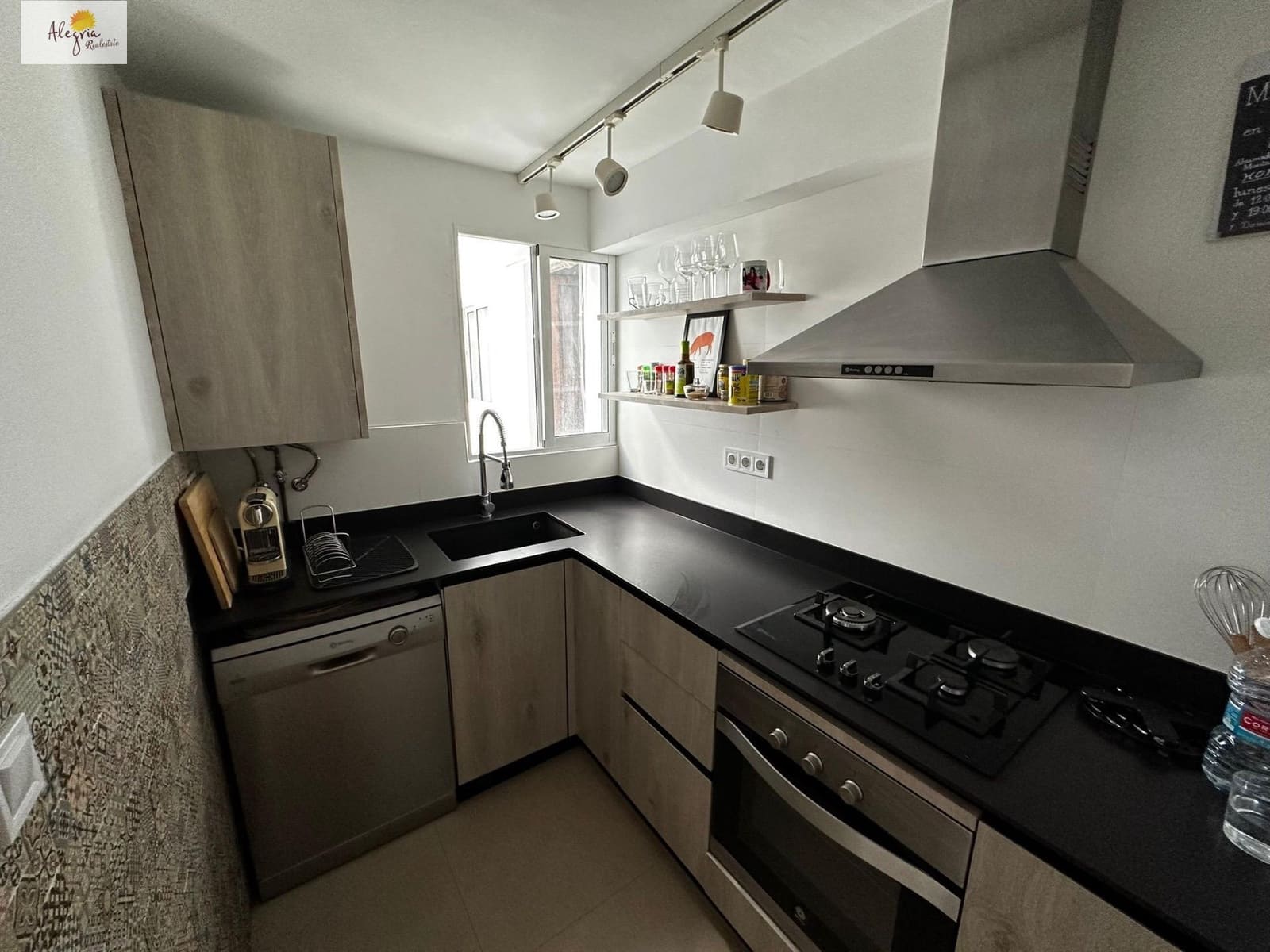 2 bedroom Apartment for rent in Valencia city - € 1,300 (Ref: 9353698)