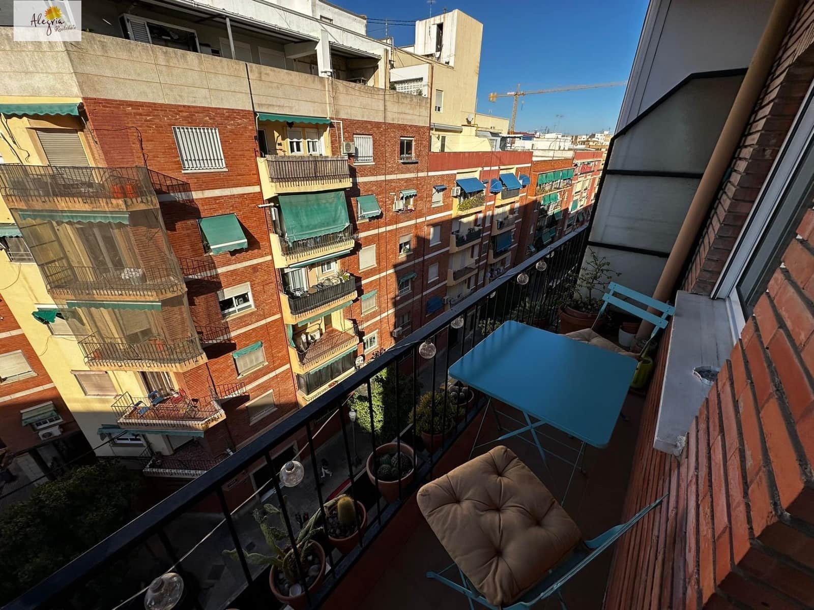 2 bedroom Apartment for rent in Valencia city - € 1,300 (Ref: 9353698)