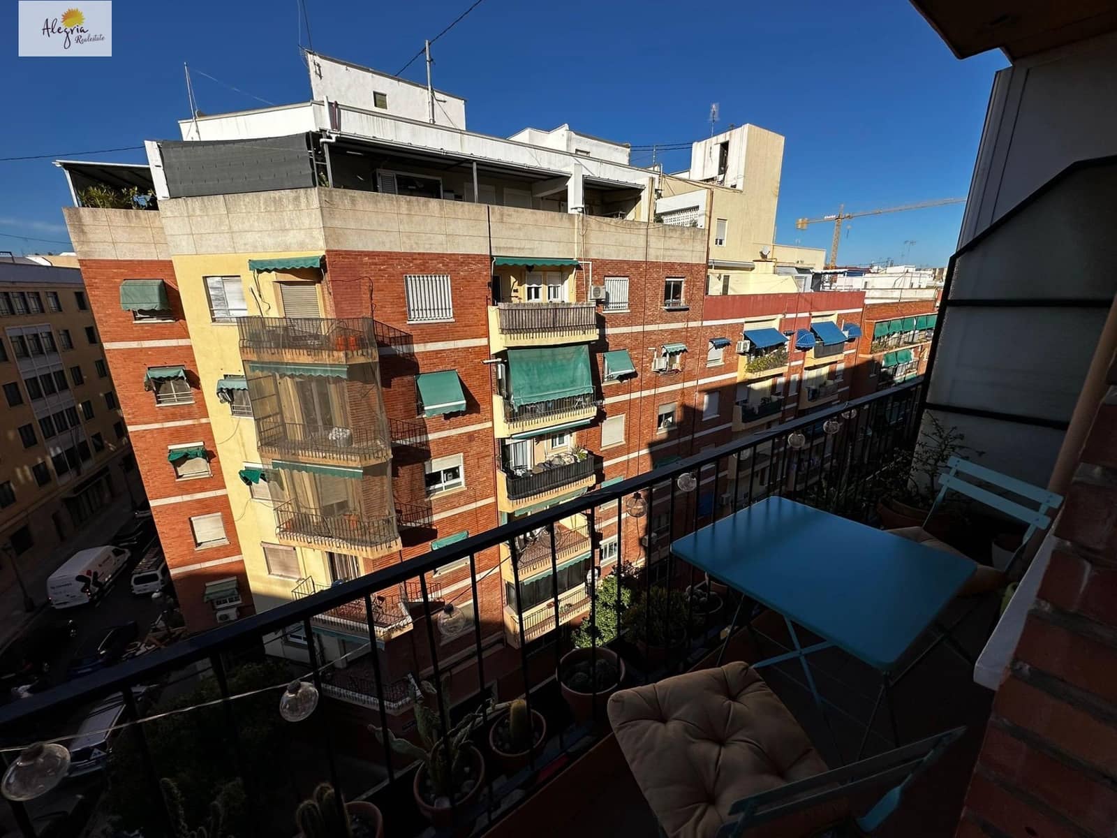 2 bedroom Apartment for rent in Valencia city - € 1,300 (Ref: 9353698)