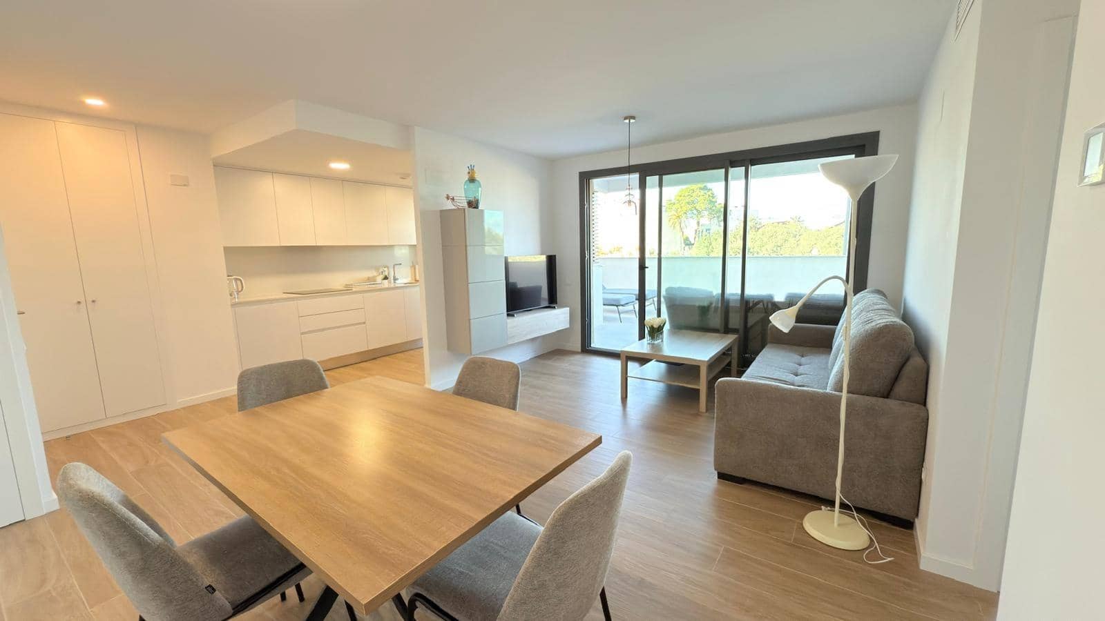 2 soveværelse Lejlighed til leje i San Juan de Alicante / Sant Joan d'Alacant med swimmingpool garage - € 1.700 (Ref: 9362437)