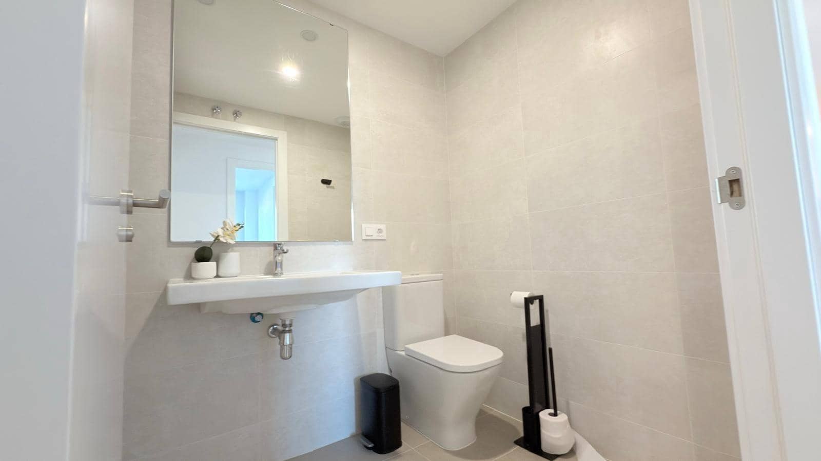 2 soveværelse Lejlighed til leje i San Juan de Alicante / Sant Joan d'Alacant med swimmingpool garage - € 1.700 (Ref: 9362437)