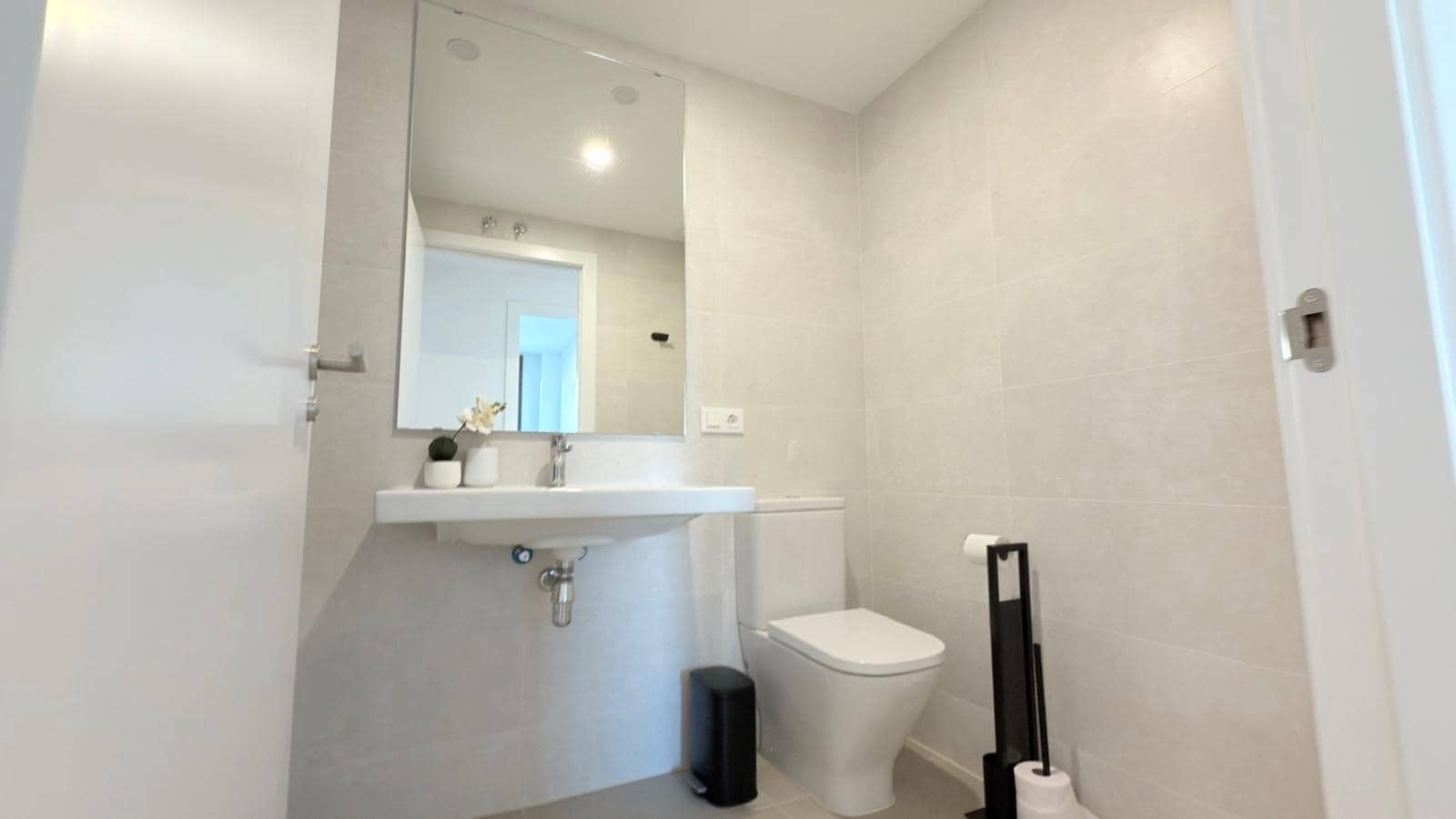 2 soveværelse Lejlighed til leje i San Juan de Alicante / Sant Joan d'Alacant med swimmingpool garage - € 1.700 (Ref: 9362437)