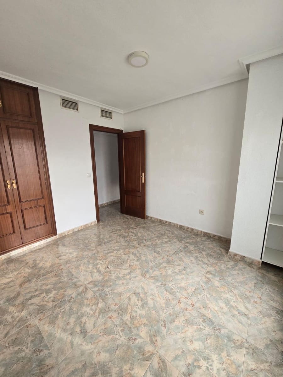 4 makuuhuone Kattohuoneisto vuokrattavana paikassa Alicante kaupunki mukana 
autotalli - 1 500 € (Ref: 9362438)