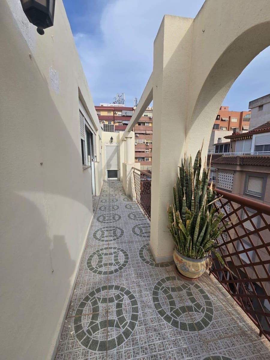 4 bedroom Penthouse for rent in Alicante / Alacant city with garage - € 1,500 (Ref: 9362438)