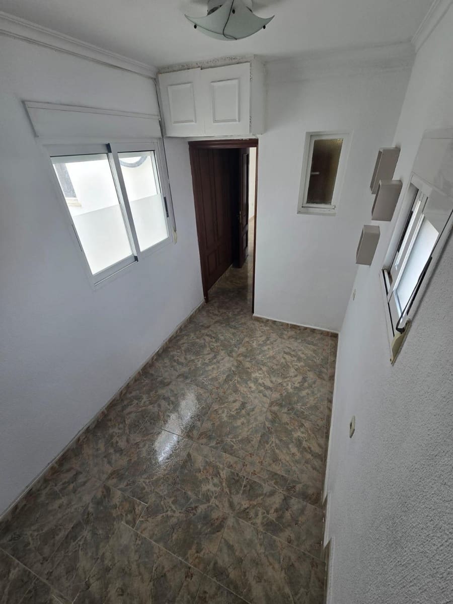 4 bedroom Penthouse for rent in Alicante / Alacant city with garage - € 1,500 (Ref: 9362438)