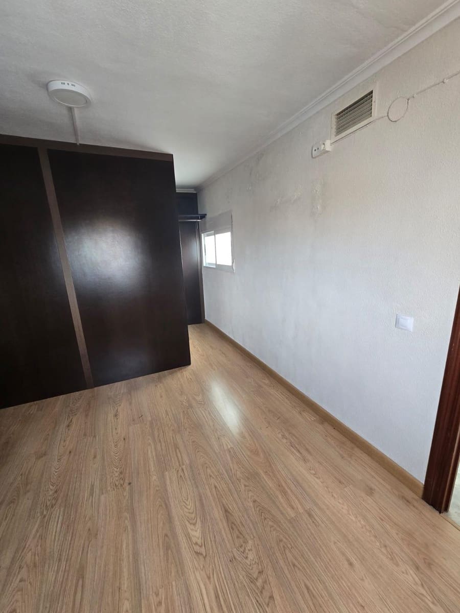 4 bedroom Penthouse for rent in Alicante / Alacant city with garage - € 1,500 (Ref: 9362438)