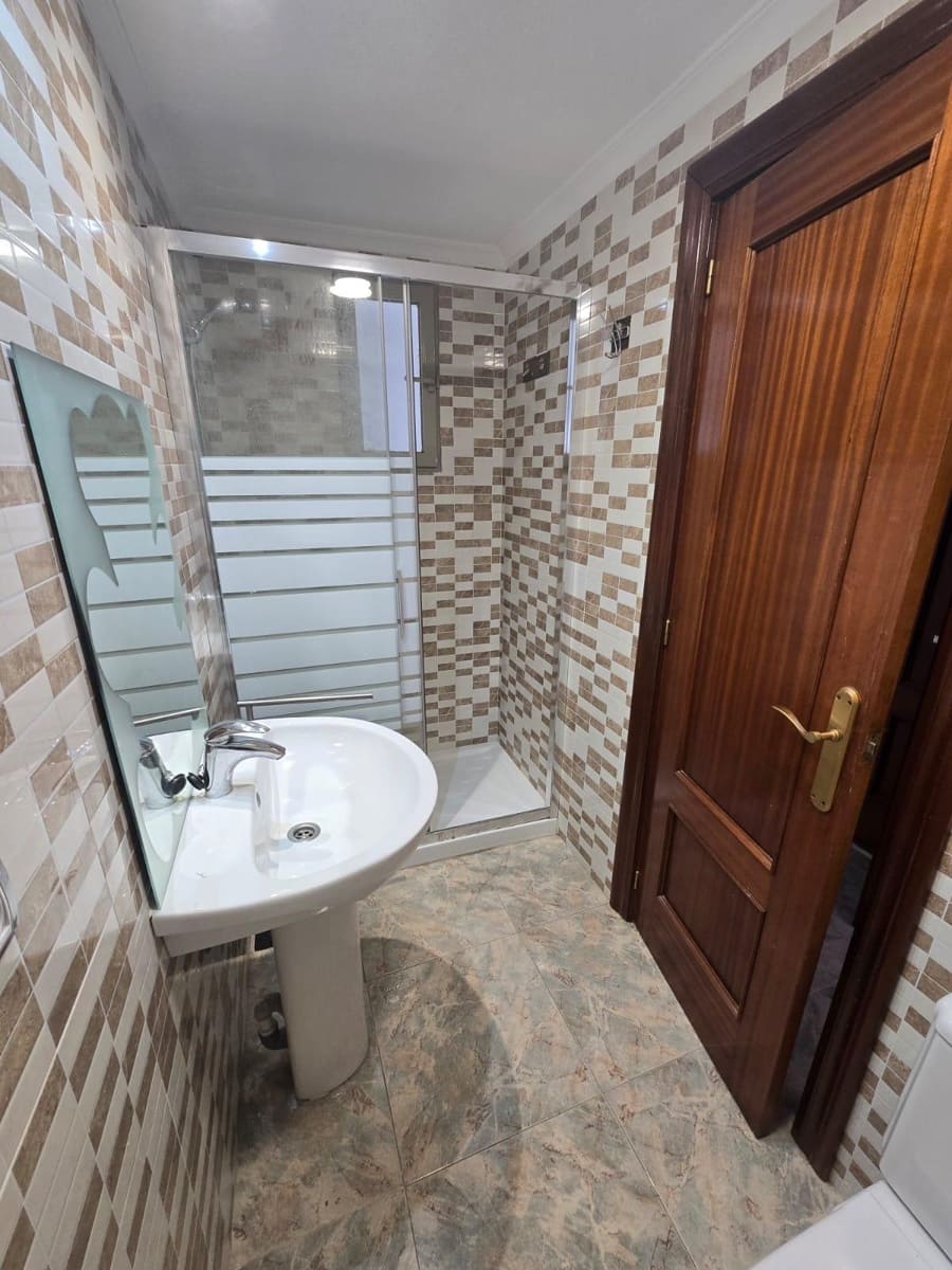 4 bedroom Penthouse for rent in Alicante / Alacant city with garage - € 1,500 (Ref: 9362438)