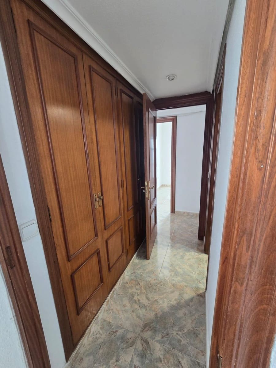 4 bedroom Penthouse for rent in Alicante / Alacant city with garage - € 1,500 (Ref: 9362438)