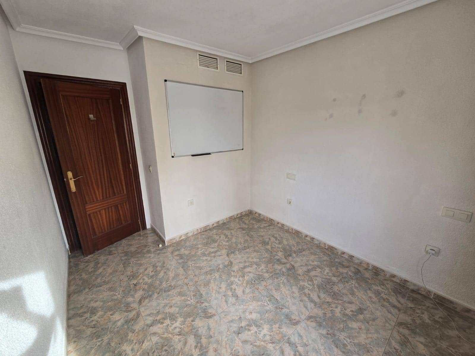 4 bedroom Penthouse for rent in Alicante / Alacant city with garage - € 1,500 (Ref: 9362438)