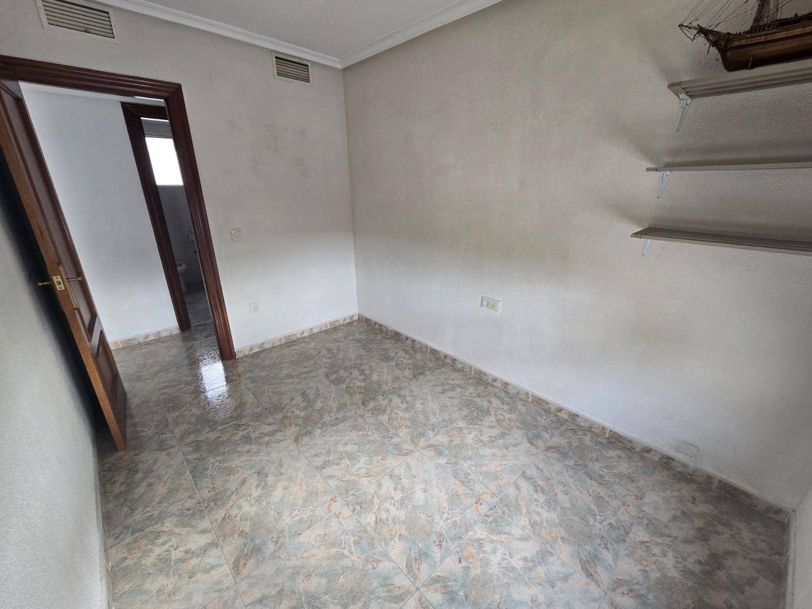 4 bedroom Penthouse for rent in Alicante / Alacant city with garage - € 1,500 (Ref: 9362438)