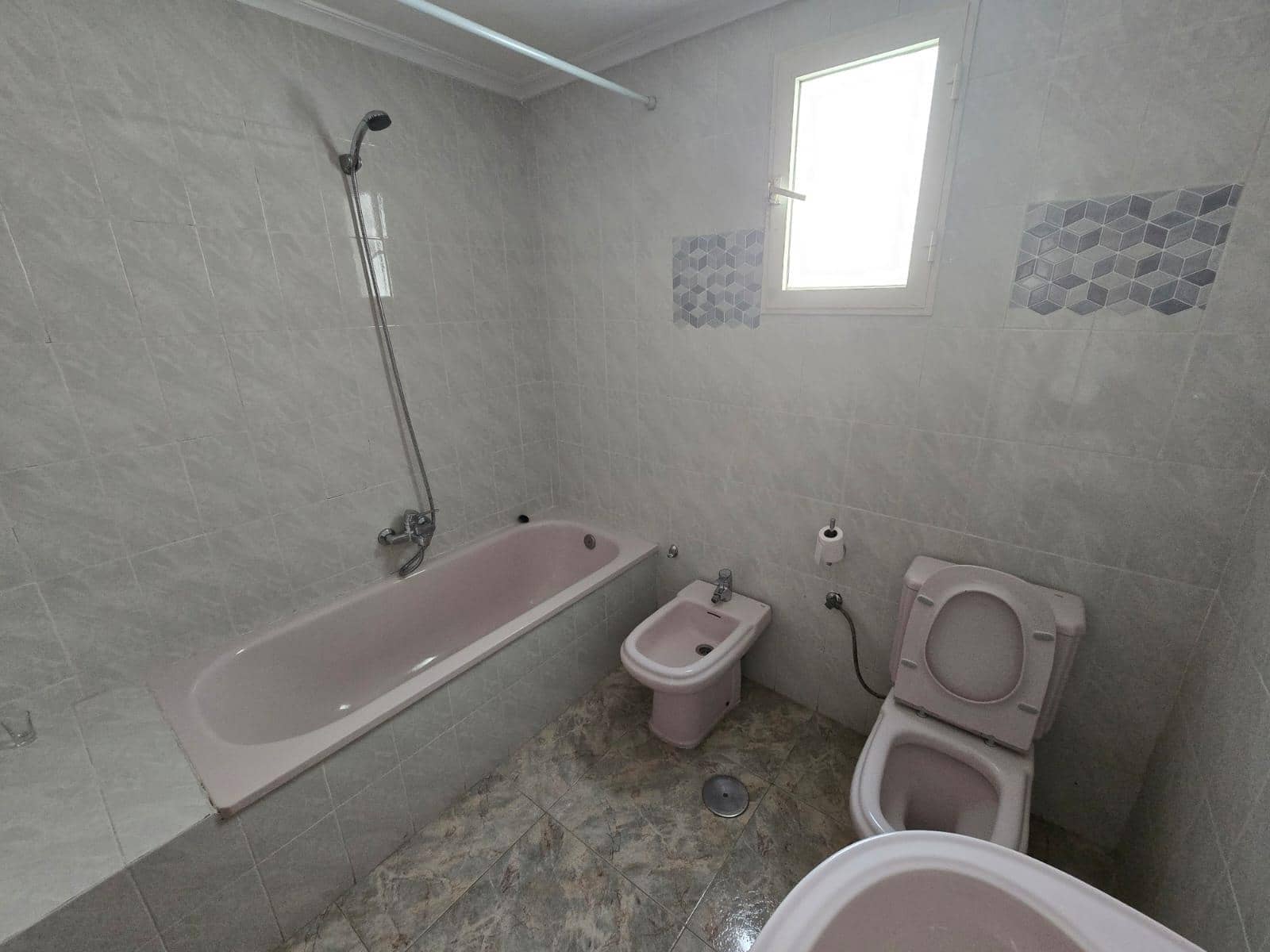 4 bedroom Penthouse for rent in Alicante / Alacant city with garage - € 1,500 (Ref: 9362438)