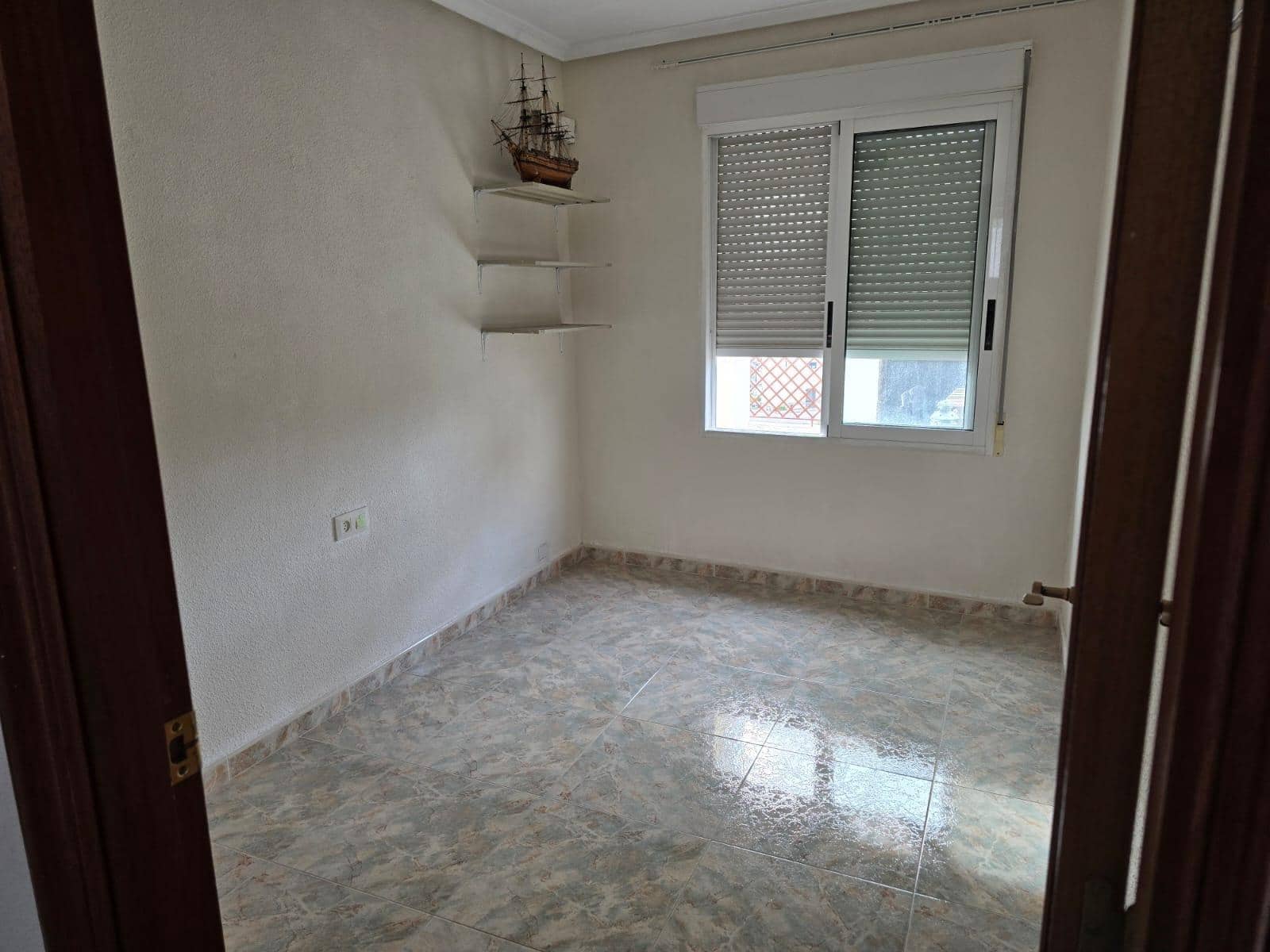 4 bedroom Penthouse for rent in Alicante / Alacant city with garage - € 1,500 (Ref: 9362438)