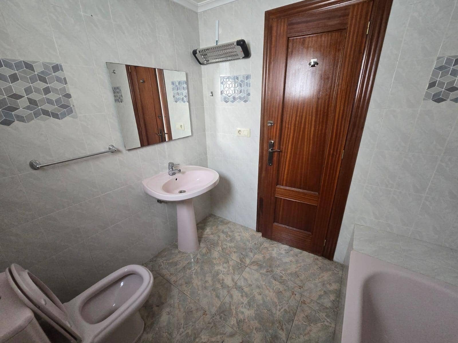 4 bedroom Penthouse for rent in Alicante / Alacant city with garage - € 1,500 (Ref: 9362438)