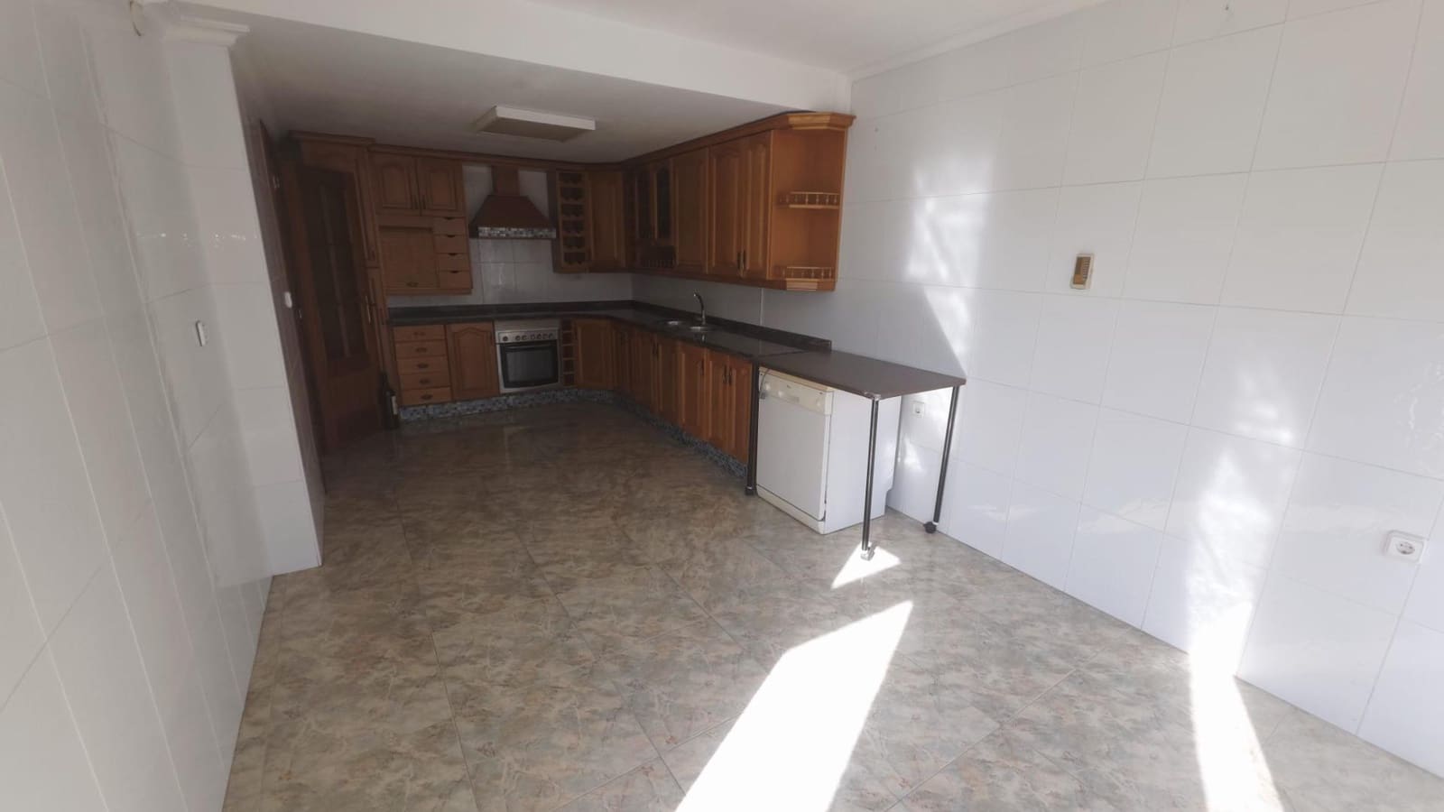 4 bedroom Penthouse for rent in Alicante / Alacant city with garage - € 1,500 (Ref: 9362438)