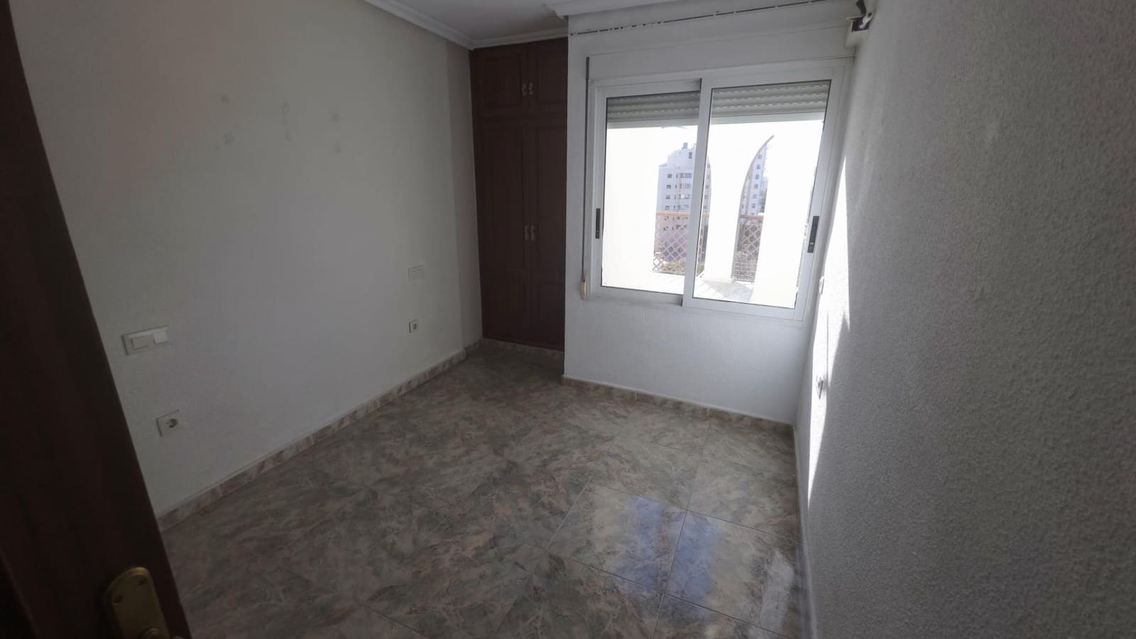 4 bedroom Penthouse for rent in Alicante / Alacant city with garage - € 1,500 (Ref: 9362438)