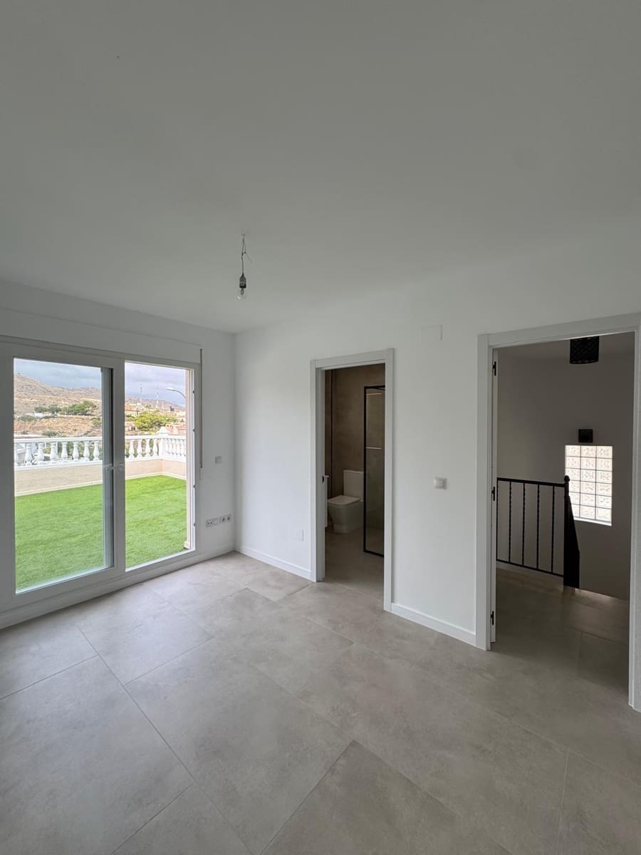 3 soveværelse Villa til salg i El Campello med garage - € 550.000 (Ref: 9374382)