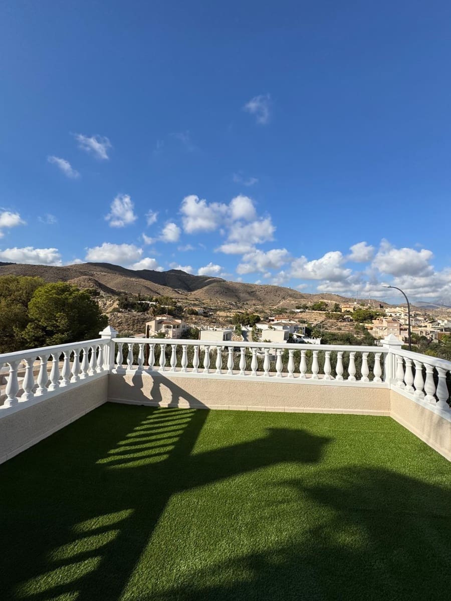 3 soveværelse Villa til salg i El Campello med garage - € 550.000 (Ref: 9374382)