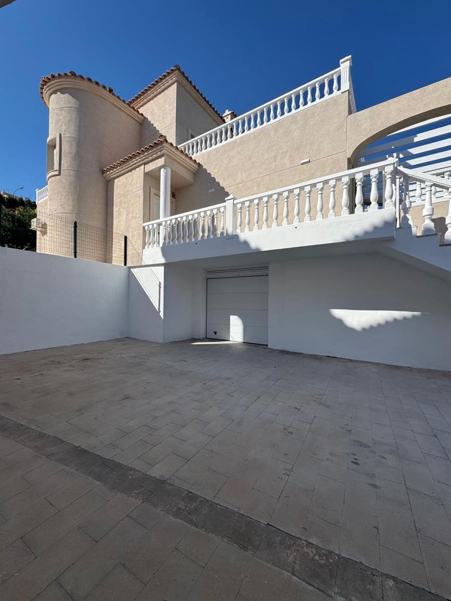 3 soveværelse Villa til salg i El Campello med garage - € 550.000 (Ref: 9374382)