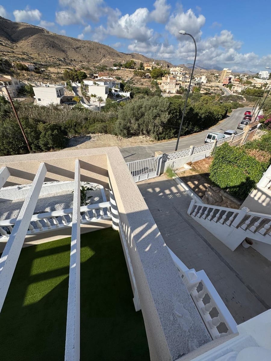 3 soveværelse Villa til salg i El Campello med garage - € 550.000 (Ref: 9374382)