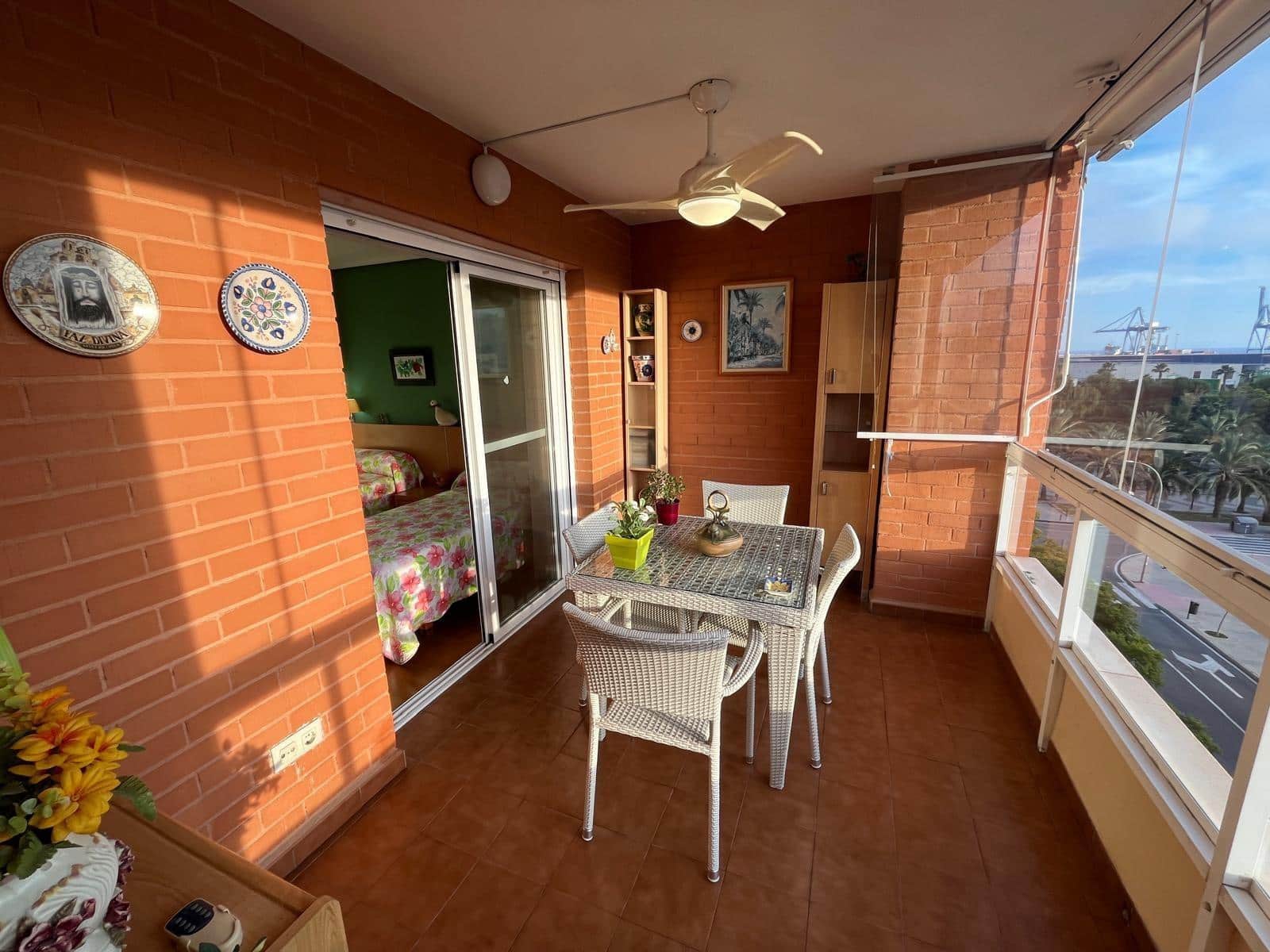 2 soverom Leilighet til salgs i Alicante by med svømmebasseng garasje - € 340 000 (Ref: 9379140)