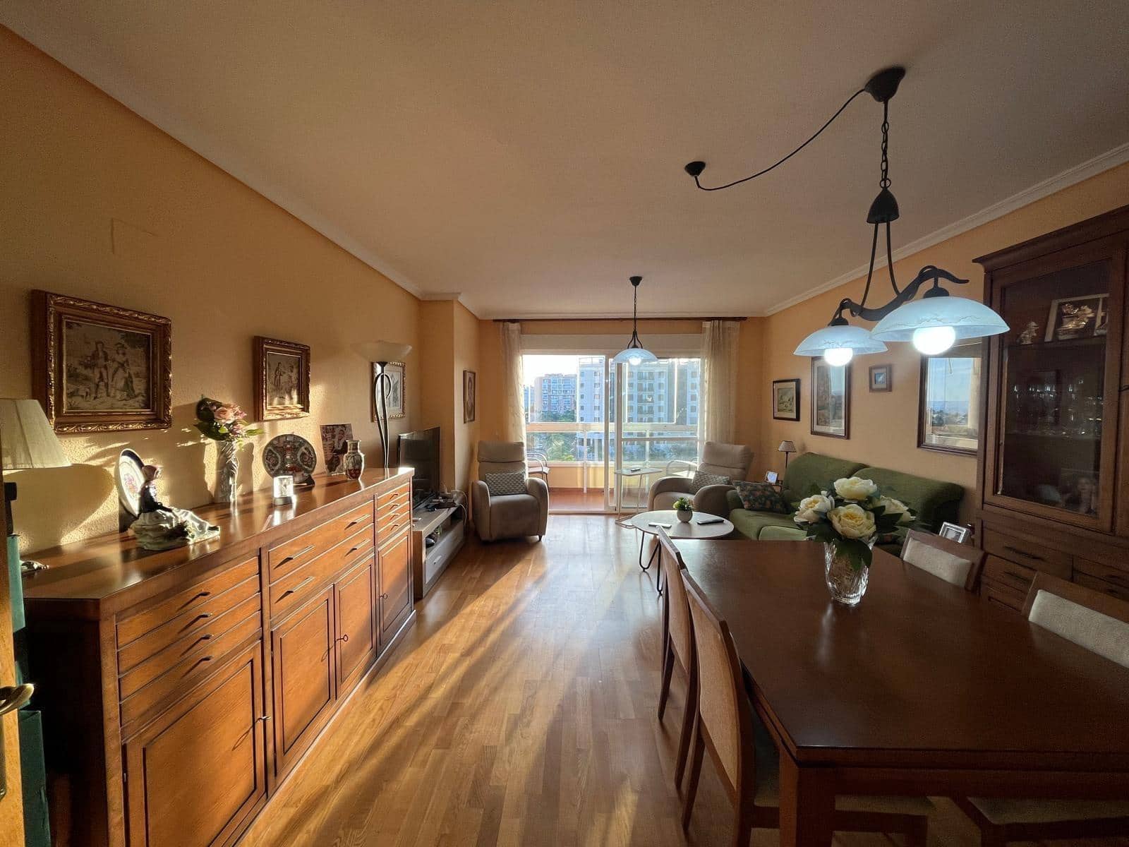 2 soverom Leilighet til salgs i Alicante by med svømmebasseng garasje - € 340 000 (Ref: 9379140)