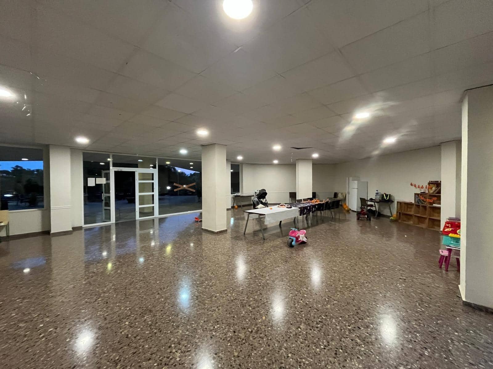 2 soverom Leilighet til salgs i Alicante by med svømmebasseng garasje - € 340 000 (Ref: 9379140)