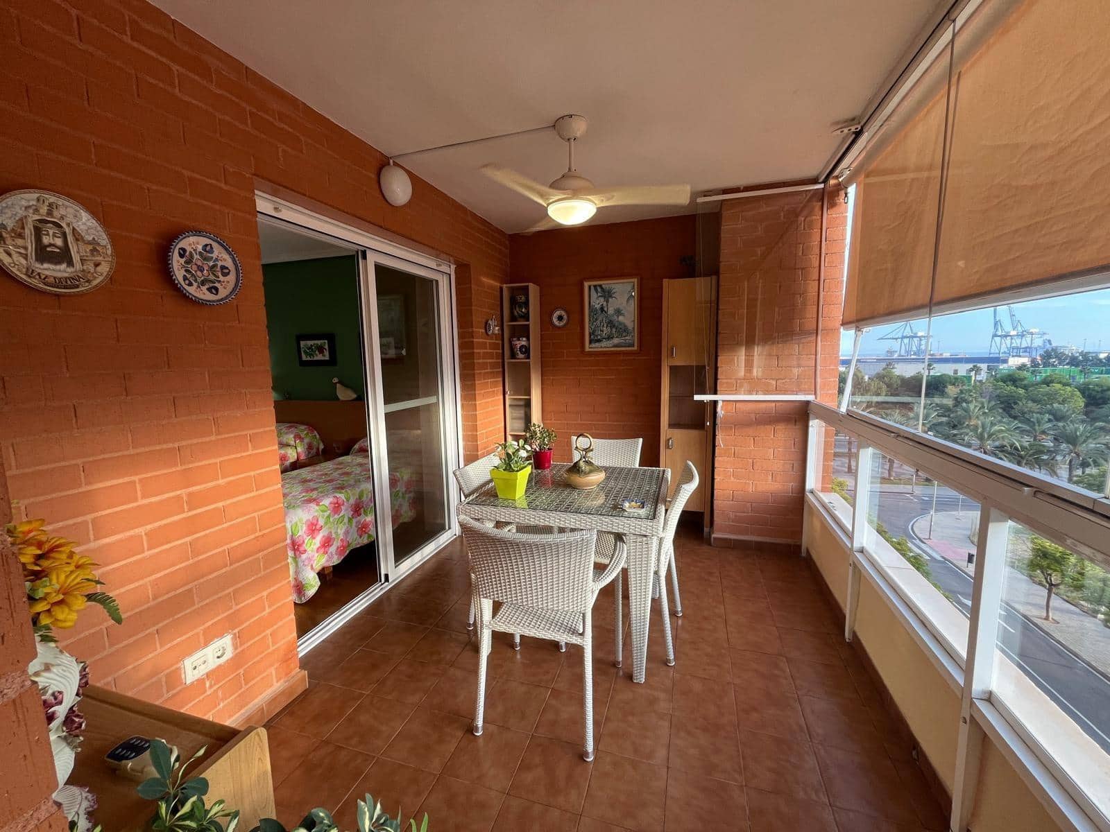 2 soverom Leilighet til salgs i Alicante by med svømmebasseng garasje - € 340 000 (Ref: 9379140)