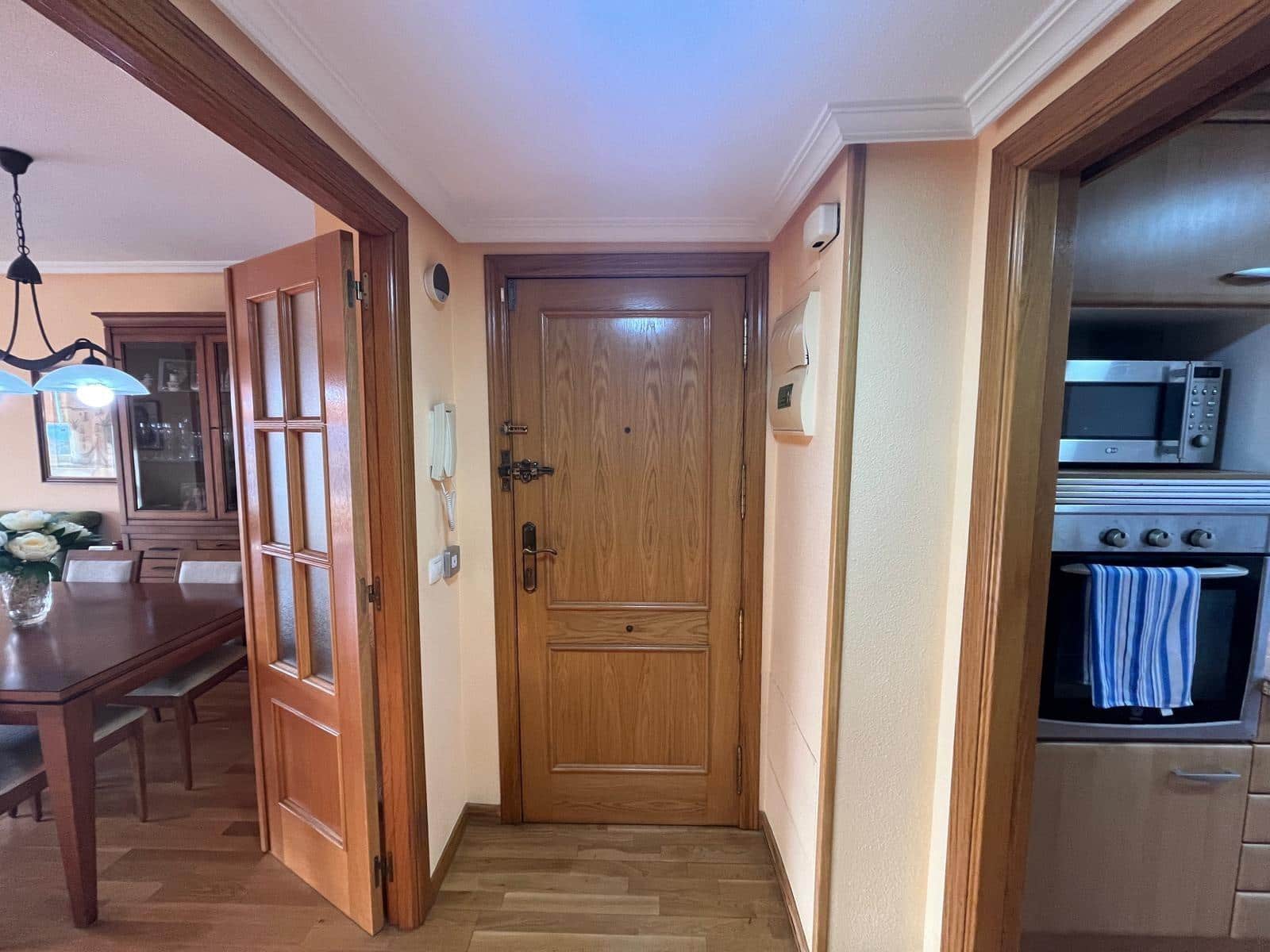 2 soverom Leilighet til salgs i Alicante by med svømmebasseng garasje - € 340 000 (Ref: 9379140)