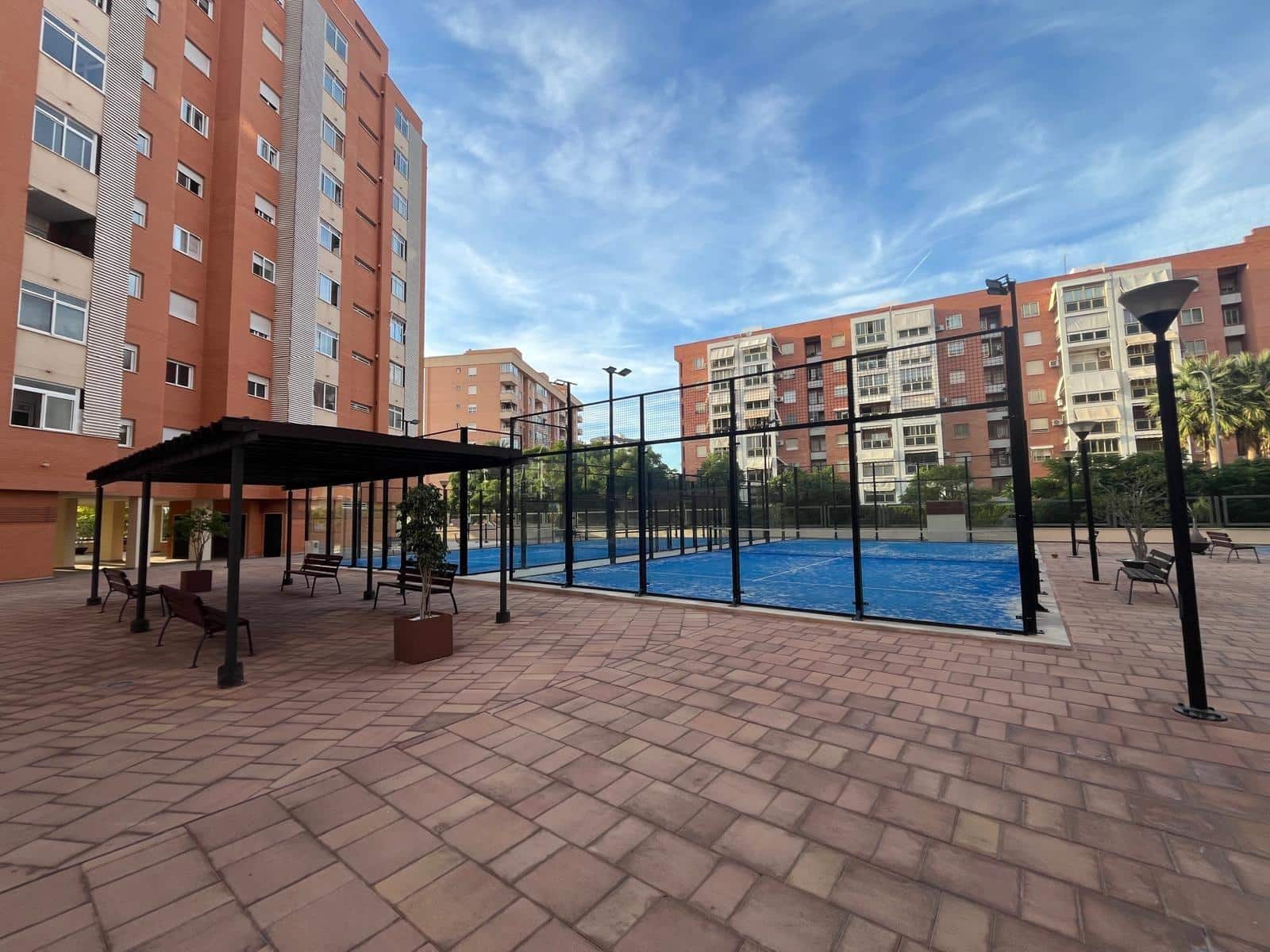 2 soverom Leilighet til salgs i Alicante by med svømmebasseng garasje - € 340 000 (Ref: 9379140)