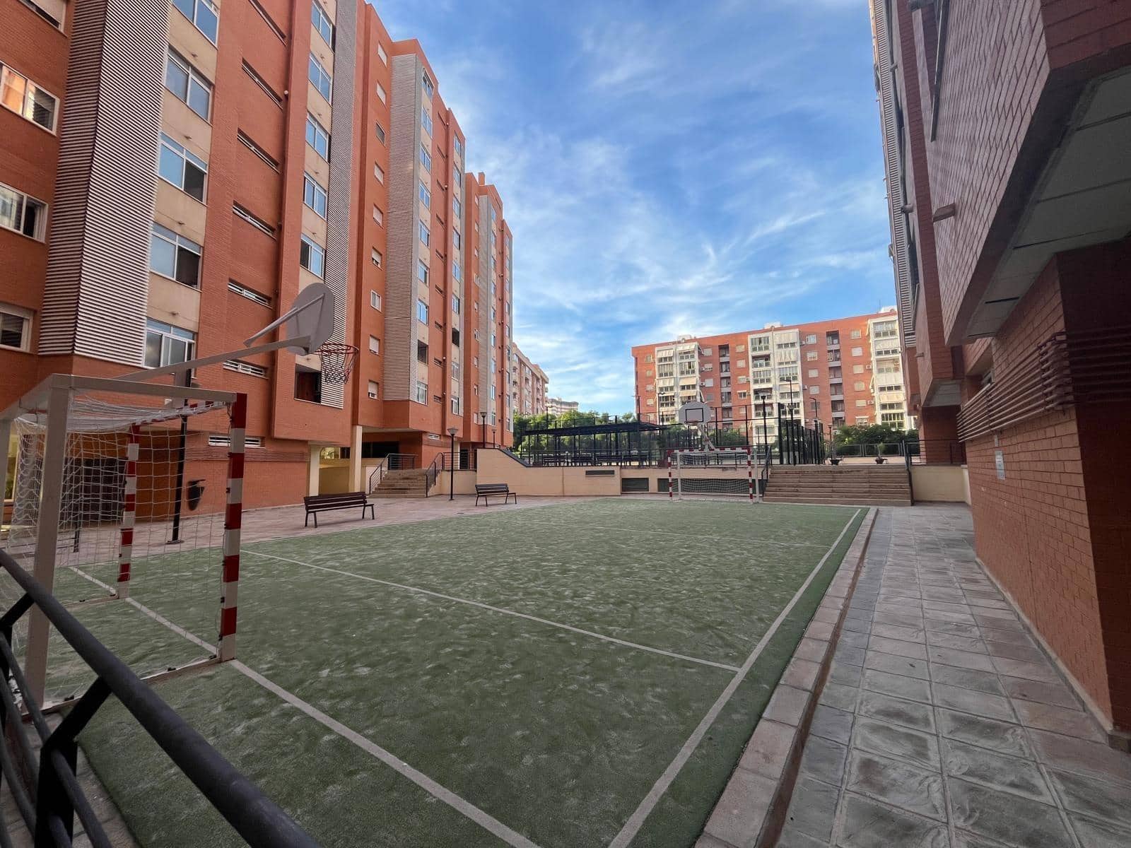 2 soverom Leilighet til salgs i Alicante by med svømmebasseng garasje - € 340 000 (Ref: 9379140)