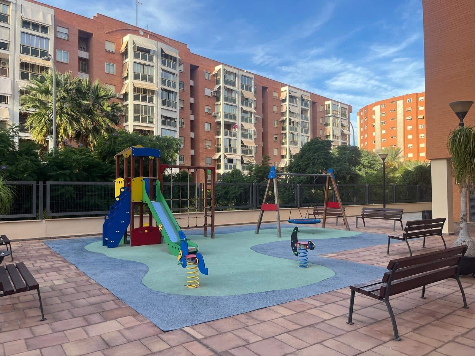 2 soverom Leilighet til salgs i Alicante by med svømmebasseng garasje - € 340 000 (Ref: 9379140)