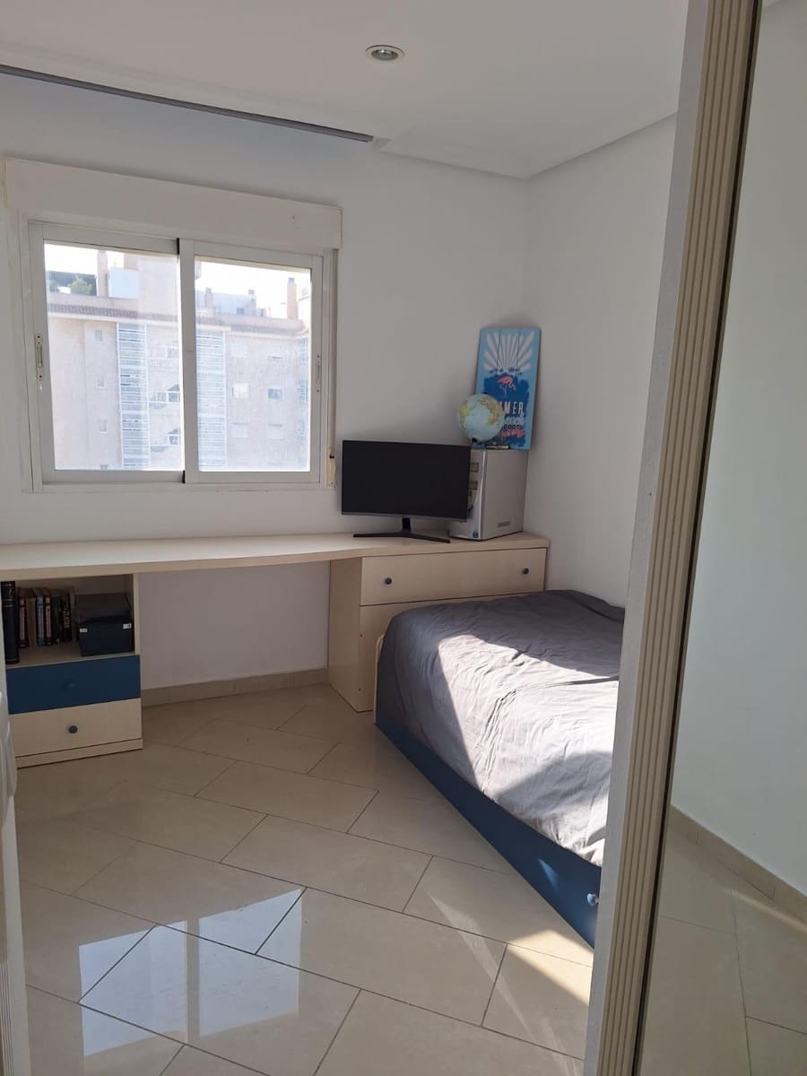 Piso de 3 habitaciones en Playa de San Juan en alquiler con piscina garaje - 1.800 € (Ref: 9403498)