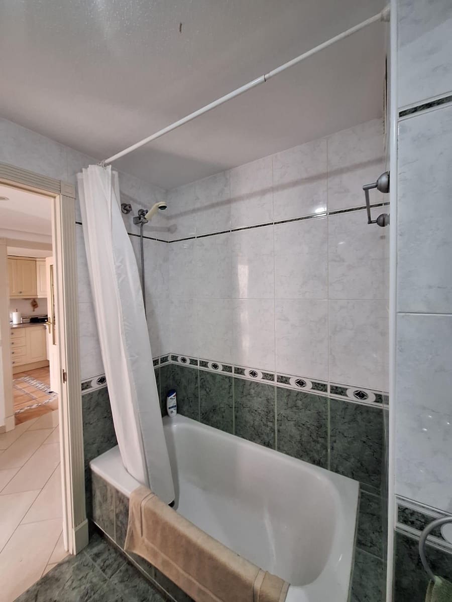 Piso de 3 habitaciones en Playa de San Juan en alquiler con piscina garaje - 1.800 € (Ref: 9403498)