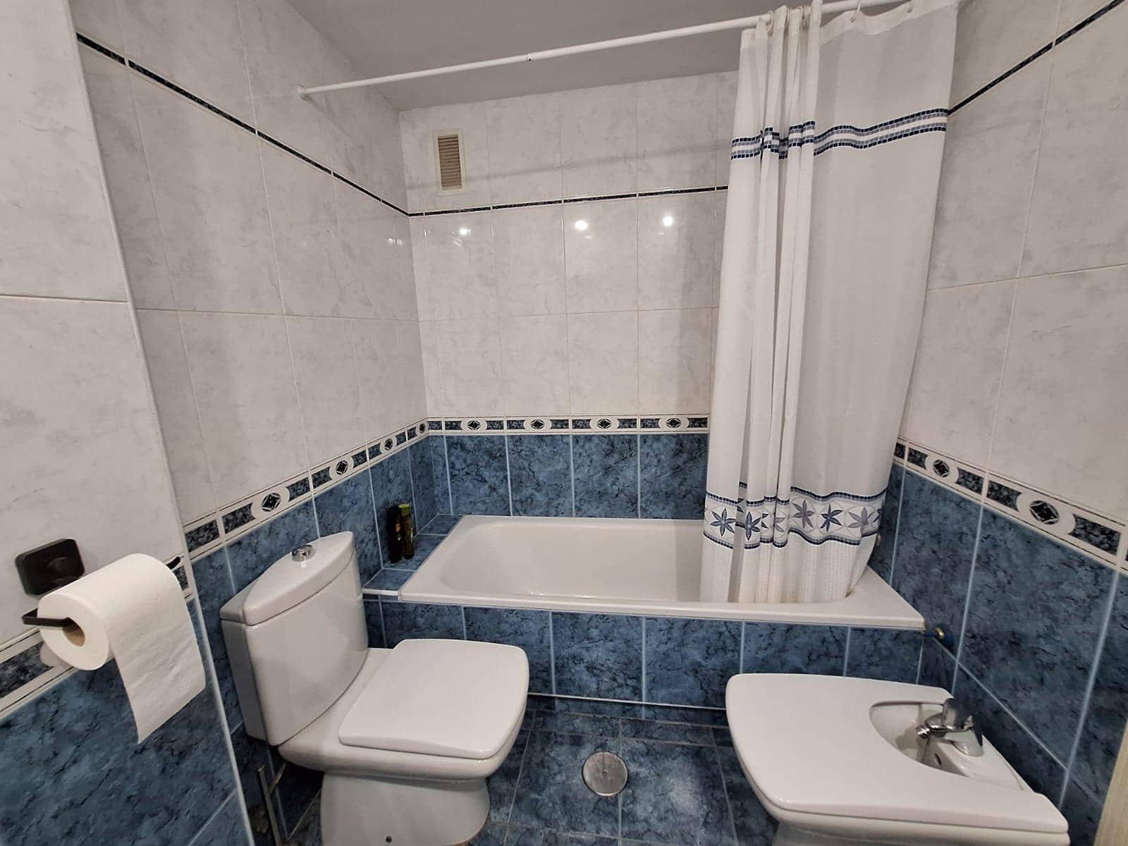 Piso de 3 habitaciones en Playa de San Juan en alquiler con piscina garaje - 1.800 € (Ref: 9403498)