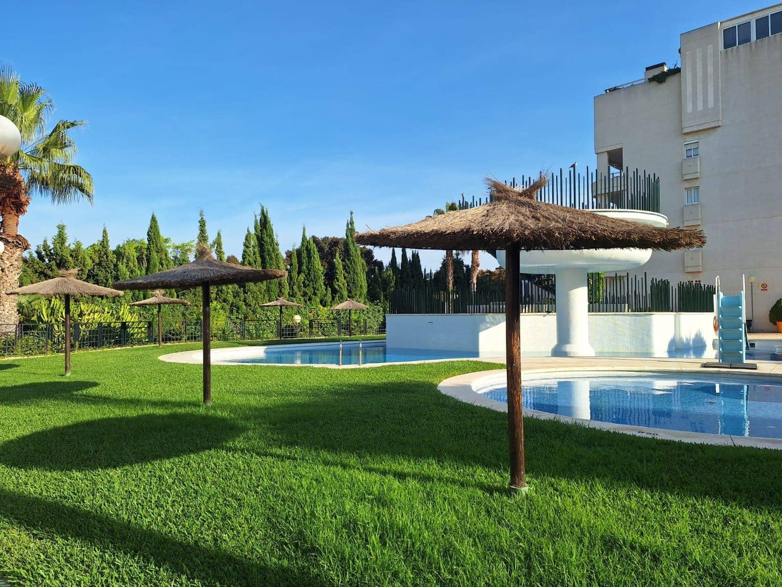 Piso de 3 habitaciones en Playa de San Juan en alquiler con piscina garaje - 1.800 € (Ref: 9403498)