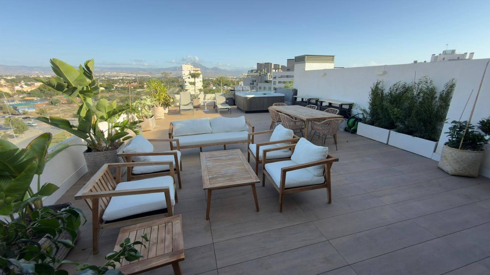 3 sovrum Takvåning till salu i Alicante stad med pool garage - 975 000 € (Ref: 9406733)