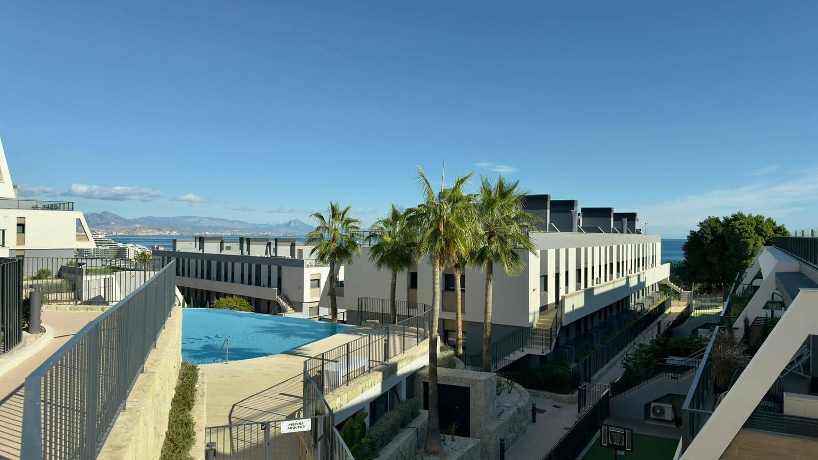 Apartamento de 3 habitaciones en Santa Pola en alquiler con piscina garaje - 1.700 € (Ref: 9414216)