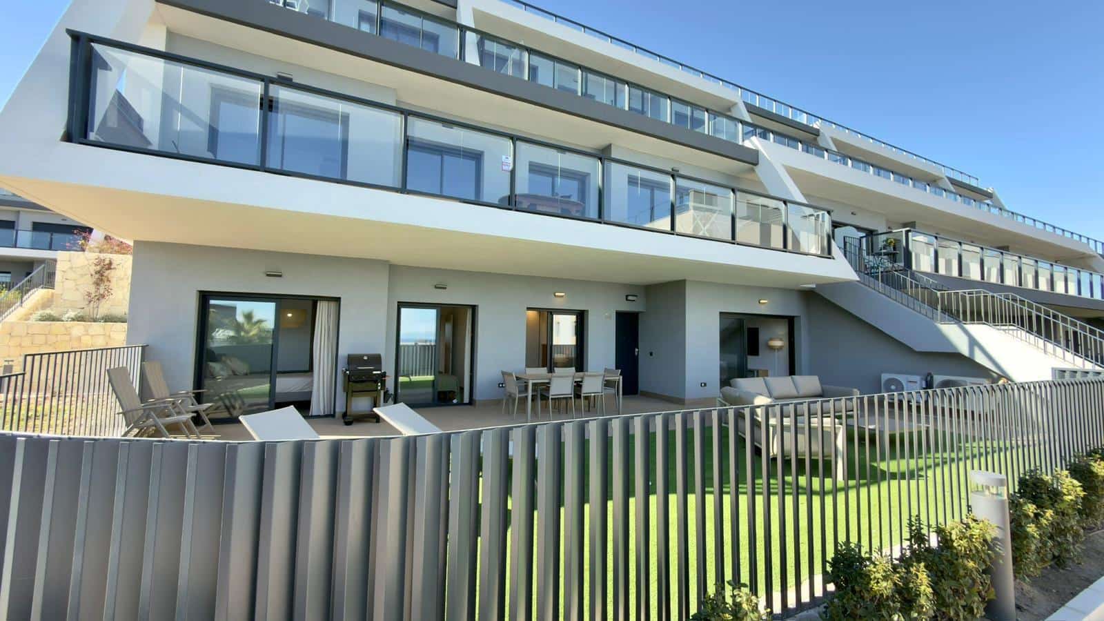 Apartamento de 3 habitaciones en Santa Pola en alquiler con piscina garaje - 1.700 € (Ref: 9414216)