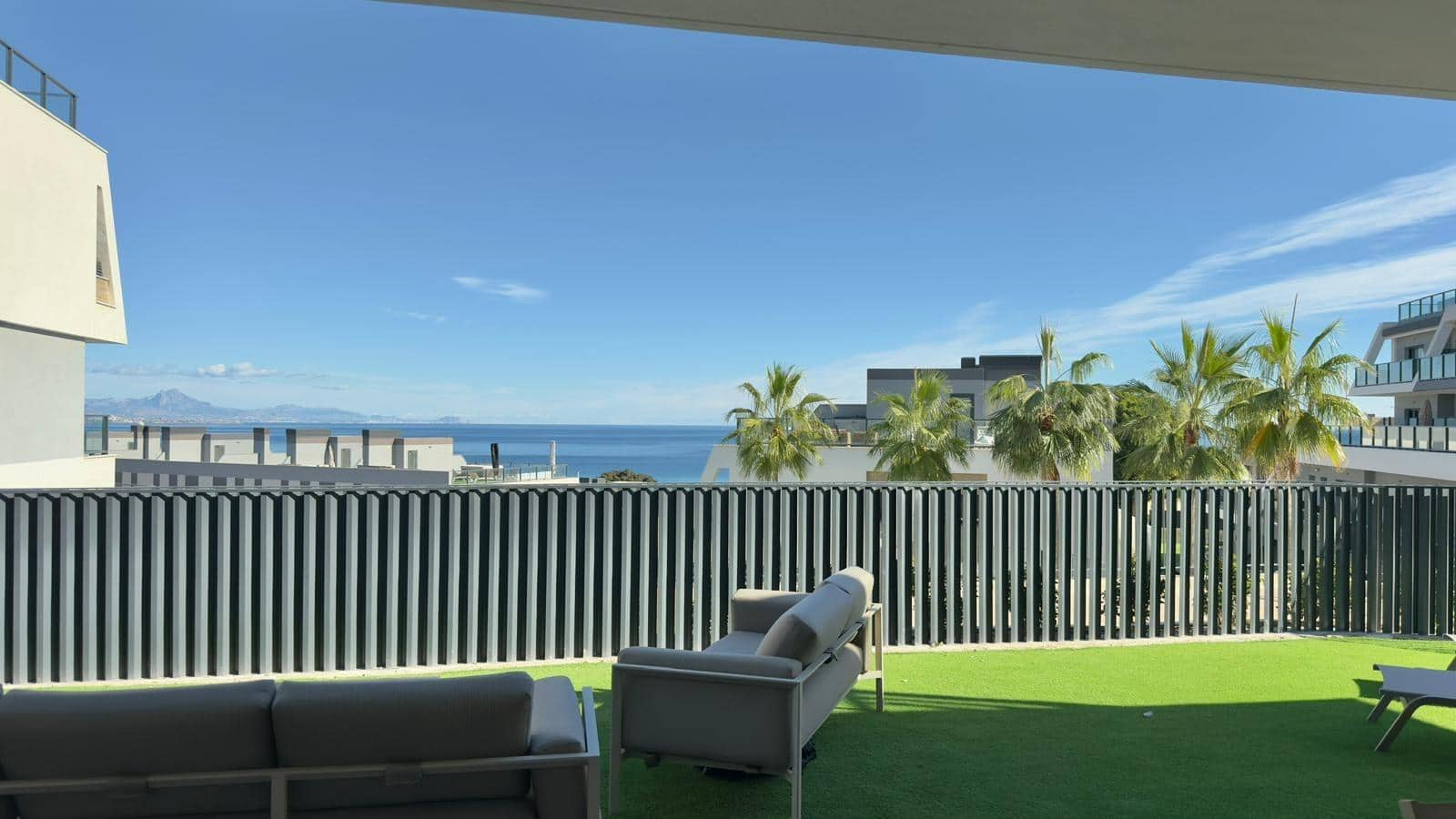 Apartamento de 3 habitaciones en Santa Pola en alquiler con piscina garaje - 1.700 € (Ref: 9414216)