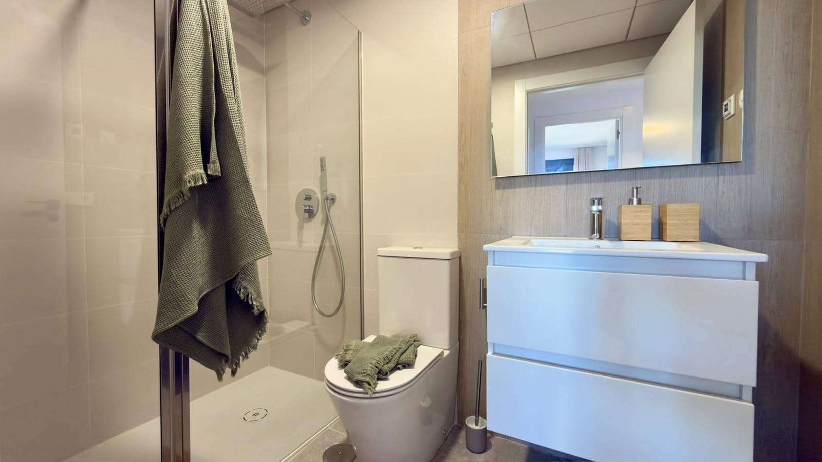 Apartamento de 3 habitaciones en Santa Pola en alquiler con piscina garaje - 1.700 € (Ref: 9414216)