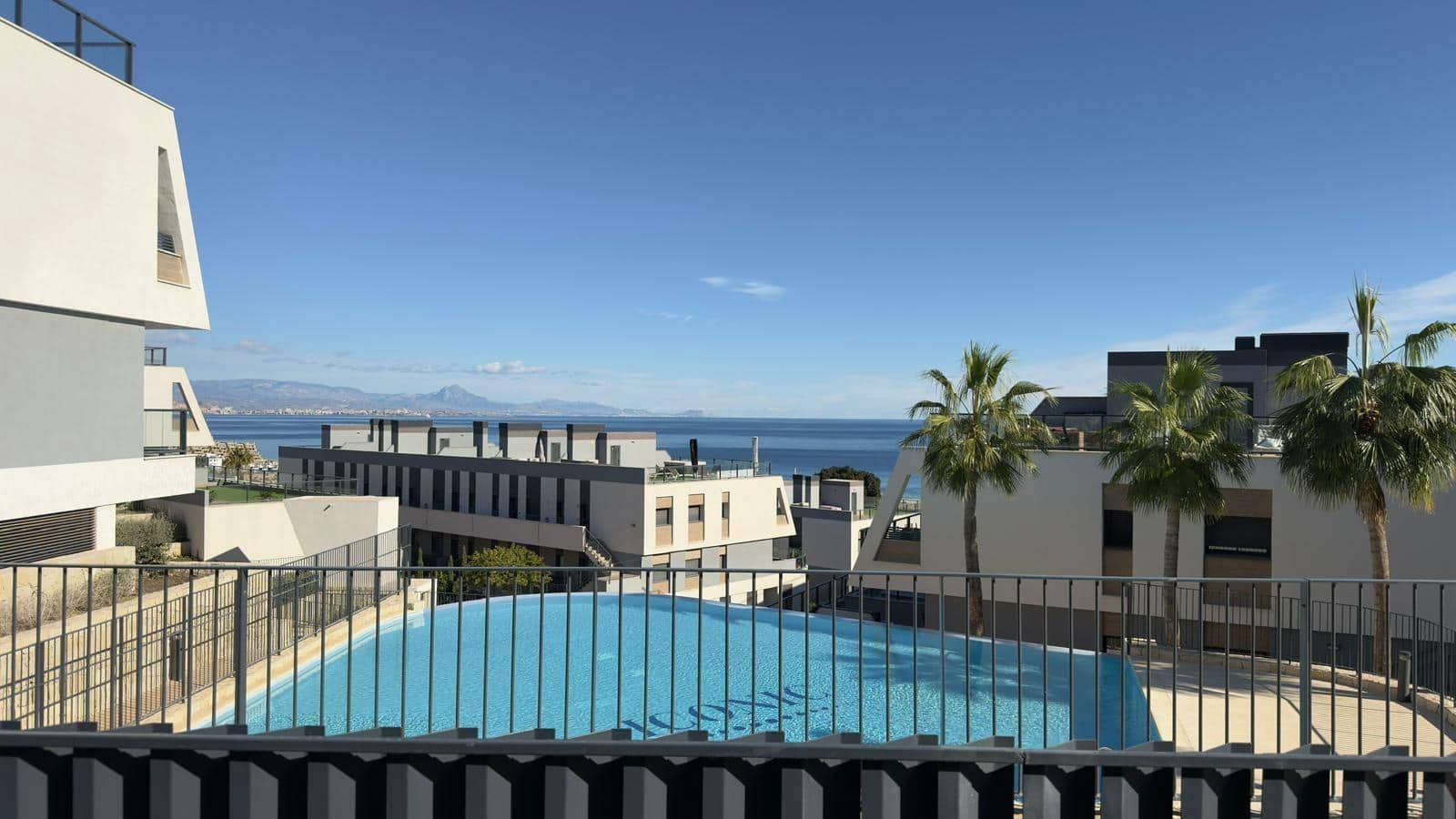 Apartamento de 3 habitaciones en Santa Pola en alquiler con piscina garaje - 1.700 € (Ref: 9414216)