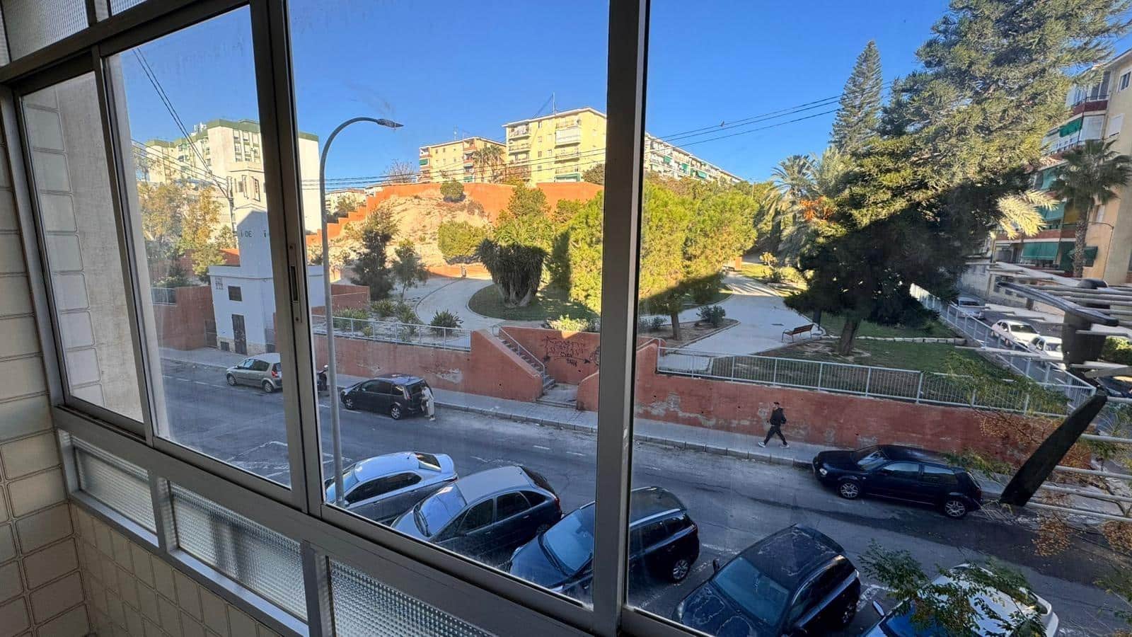 3 bedroom Apartment for rent in Alicante / Alacant city - € 820 (Ref: 9417685)