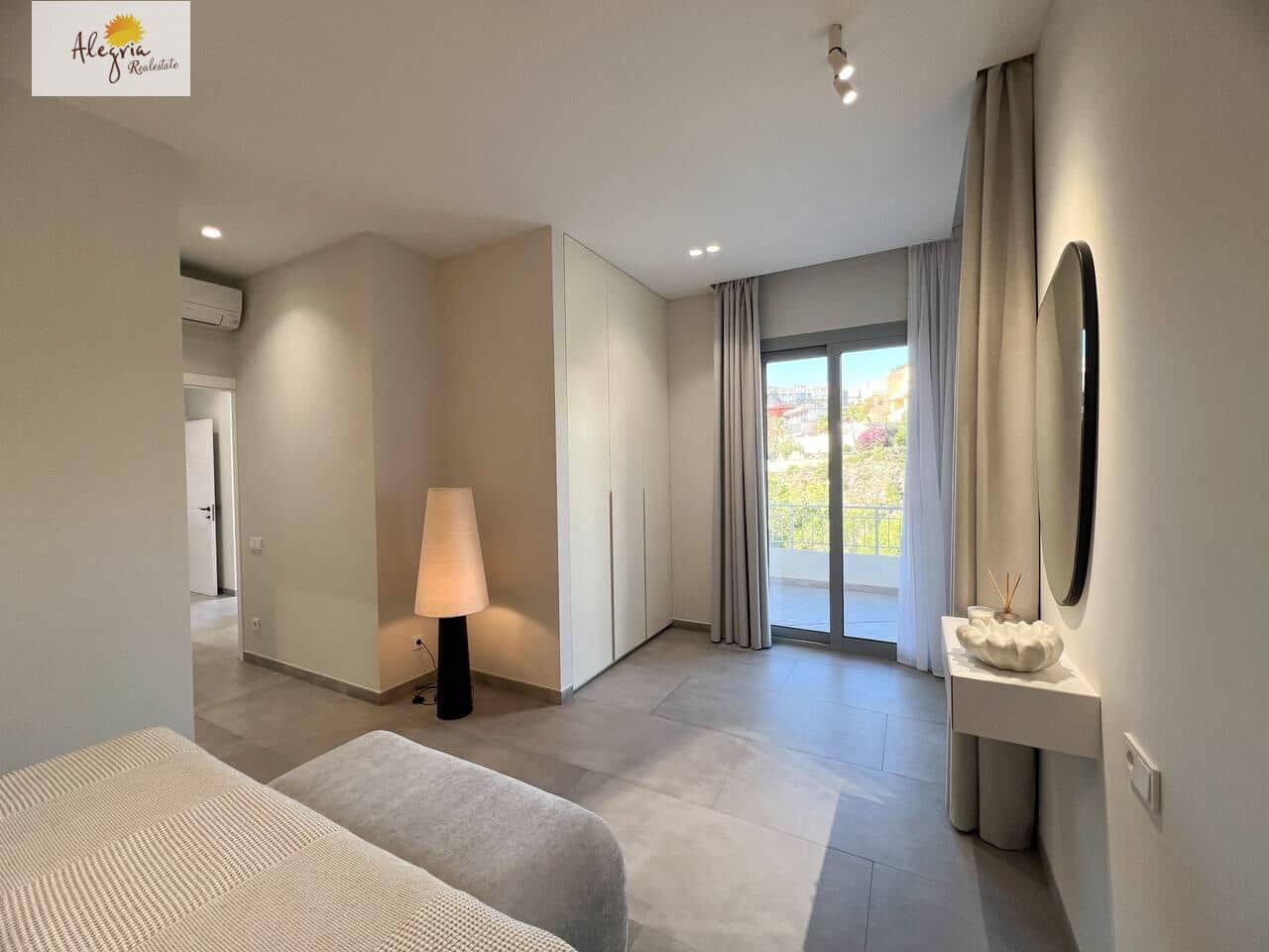 5 bedroom Villa for sale in Cullera with pool garage - € 1,300,000 (Ref: 9425741)