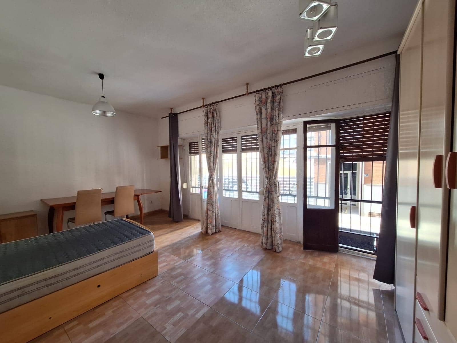 3 makuuhuone Asunto myytävänä paikassa Alicante kaupunki - 147 000 € (Ref: 9435079)