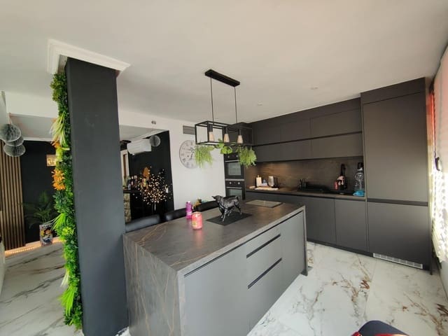 3 soveværelse Lejlighed til salg i Playa Levante, Benidorm med swimmingpool - € 490.000 (Ref: 9446462)