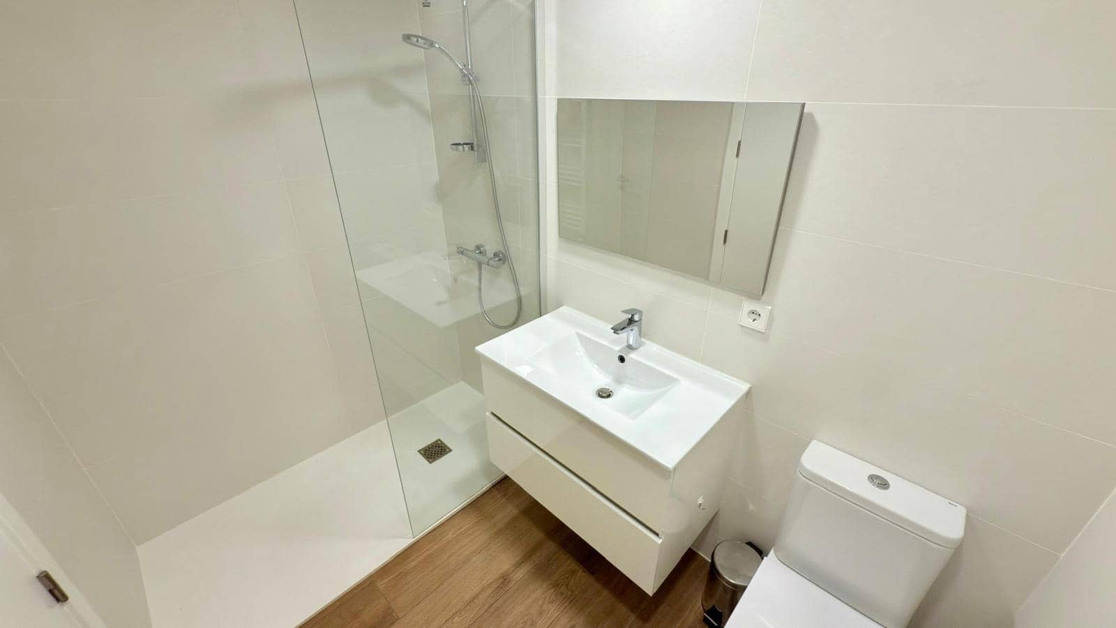 3 slaapkamer Flat te huur in Playa de San Juan met zwembad garage - € 2.700 (Ref: 9449414)