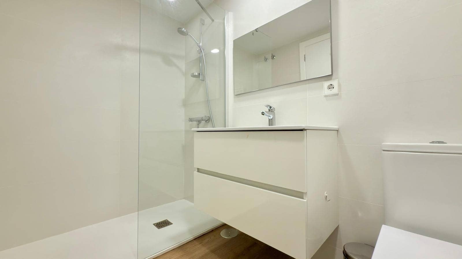 3 slaapkamer Flat te huur in Playa de San Juan met zwembad garage - € 2.700 (Ref: 9449414)