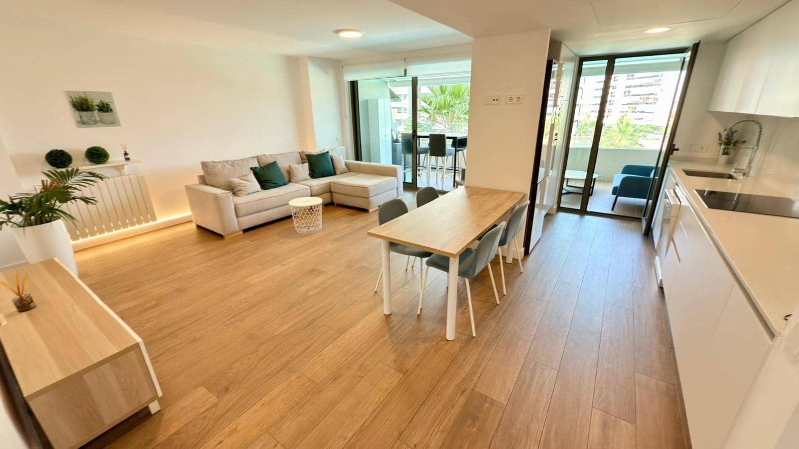3 slaapkamer Flat te huur in Playa de San Juan met zwembad garage - € 2.700 (Ref: 9449414)